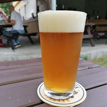 Penzion Eska S Pivovarem Mj Jince Zewnętrze zdjęcie